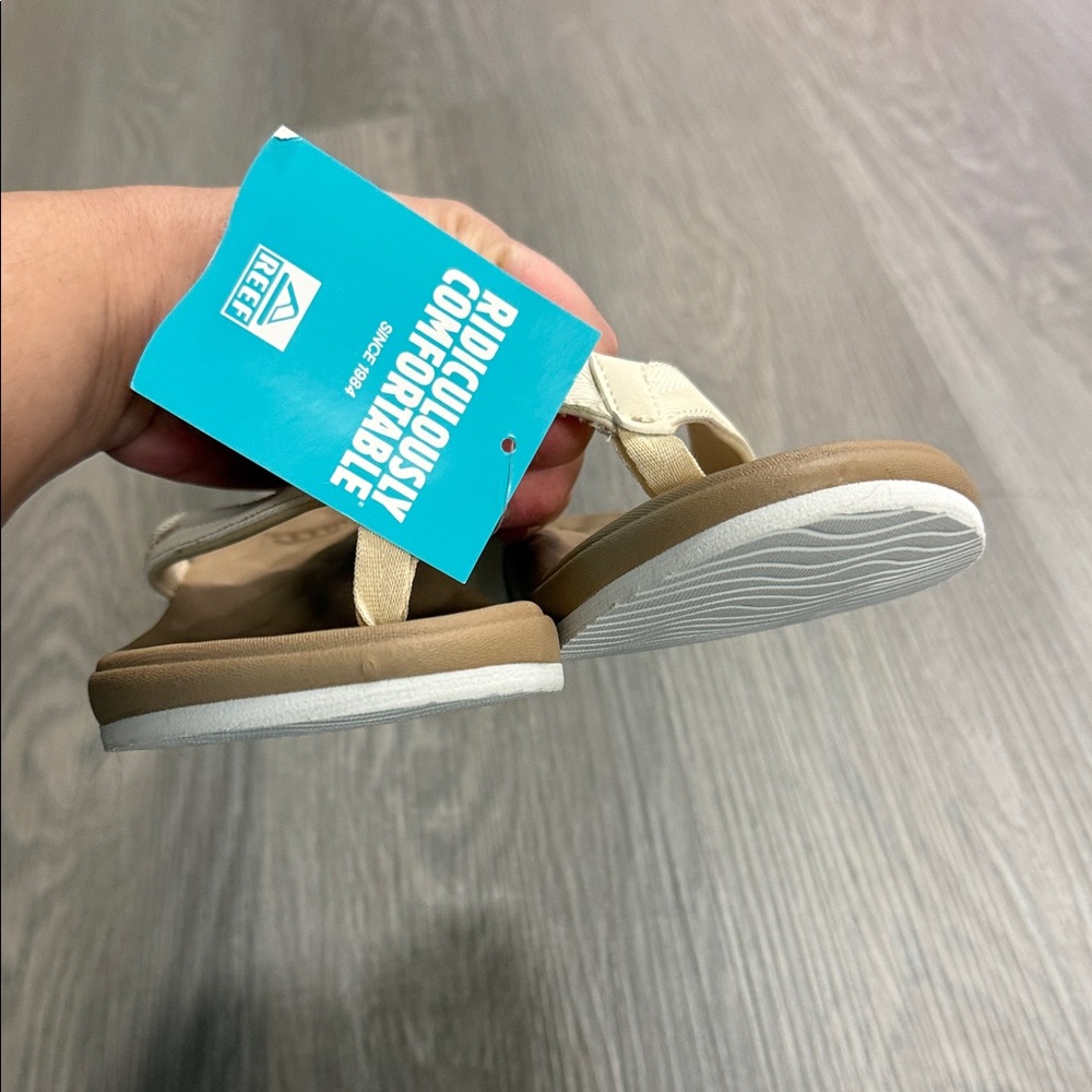 NWT Reef Beige and Light Brown Flip Flops - Picture 5 of 5